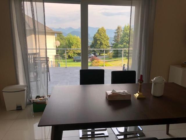Velden View Ferienwohnung Mit Grosser Sonnenterrasse Und See- Und Karawankenblick Velden am Woerthersee Exterior photo