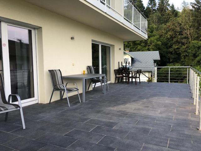 Velden View Ferienwohnung Mit Grosser Sonnenterrasse Und See- Und Karawankenblick Velden am Woerthersee Exterior photo